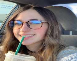 She often wears glasses in her posts.